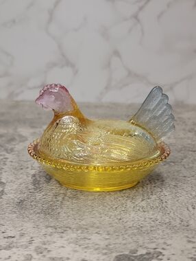 Glass Hen on a nest HON